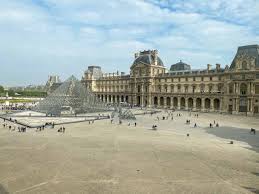 Pyramide du Louvre